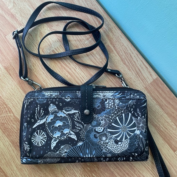 SAKROOTS Navy Sea Turtle Wallet Wristlet Crossbody - Picture 1 of 6